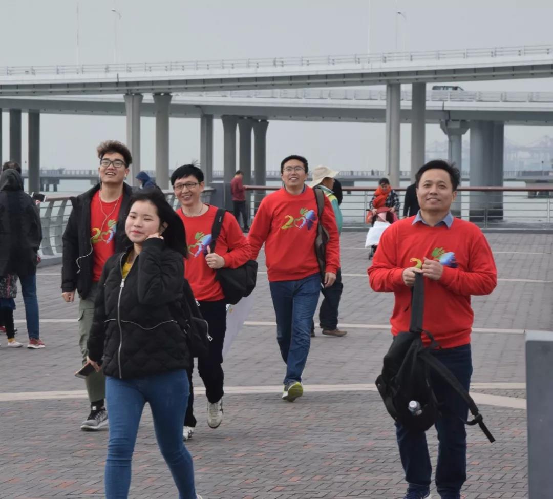 感恩相伴，逐梦未来，神彩人同心同梦同行