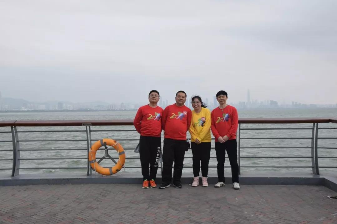 感恩相伴，逐梦未来，神彩人同心同梦同行