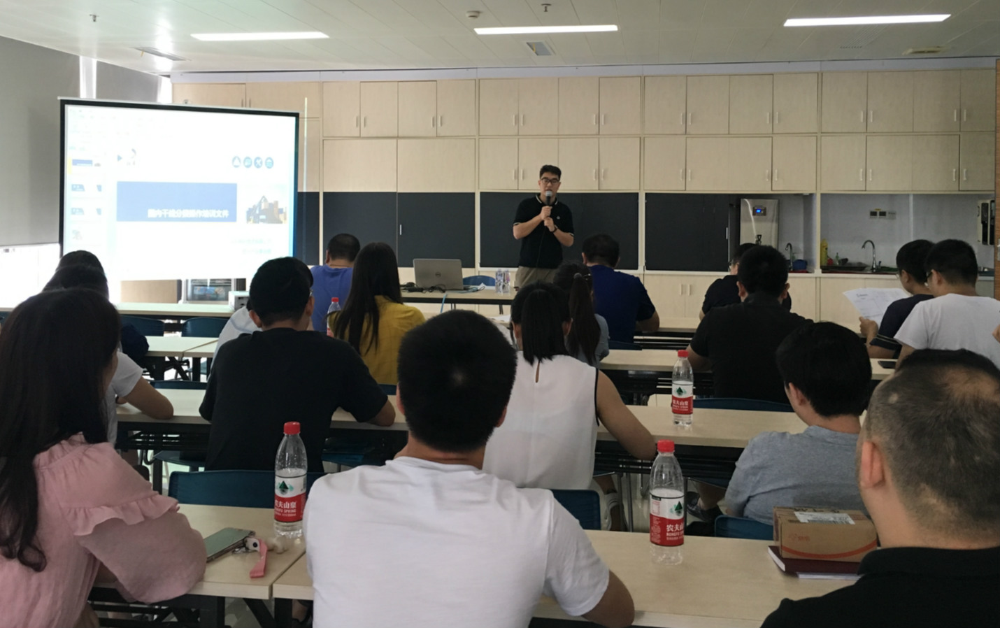 学习时间管理  加强业务经验交流
