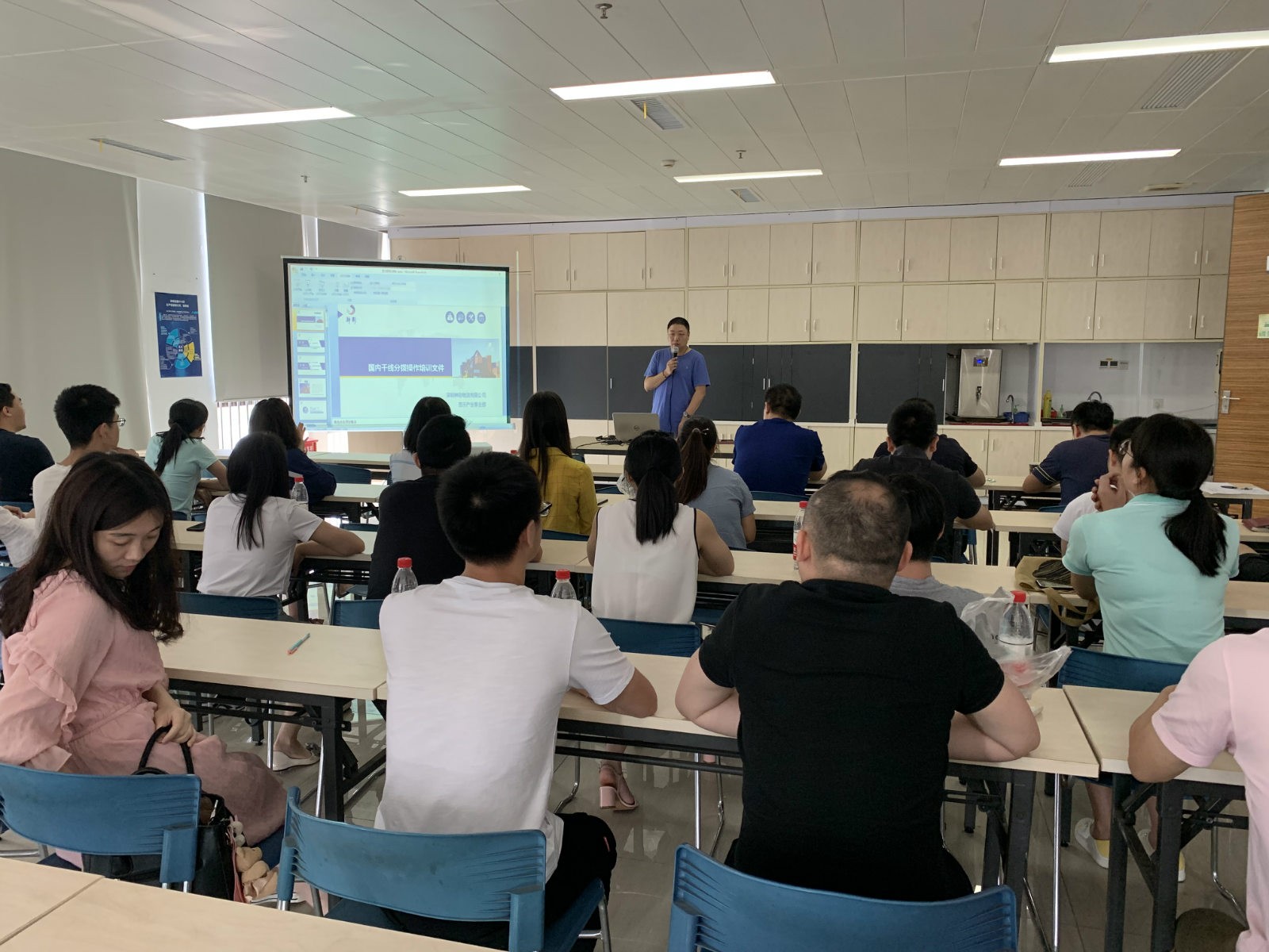 学习时间管理  加强业务经验交流